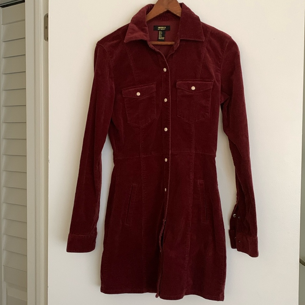 Get noticed with this Forever21 maroon corduroy dress, size Small.